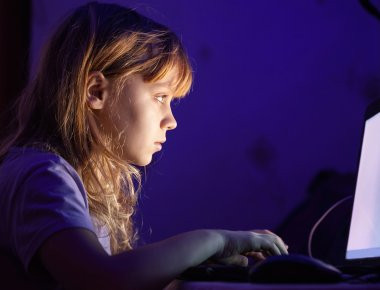 Βρετανία: Καταδικάστηκε παιδόφιλος για εκβιασμό και ασέλγεια ανηλίκων μέσω Facebook